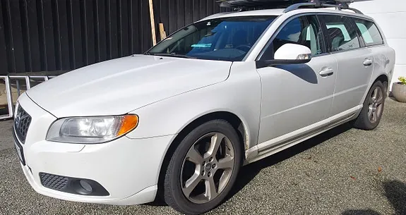 Volvo V70 2010 photo 2