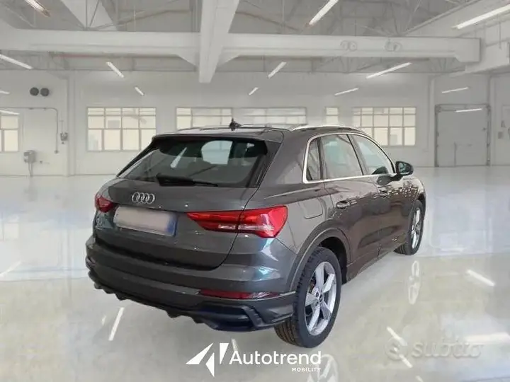 Audi Q3 2021 photo 2