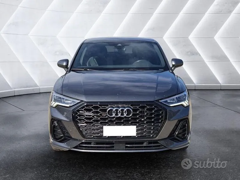 Audi Q3 2023 photo 2