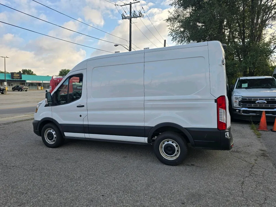 Ford Transit 2023 photo 3
