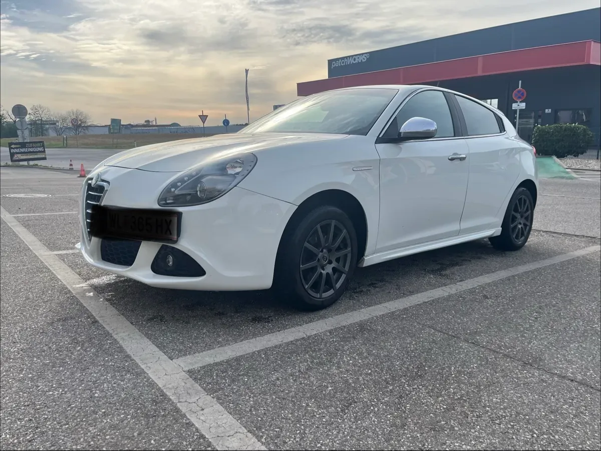 Alfa Romeo Giulietta 2012 photo 3