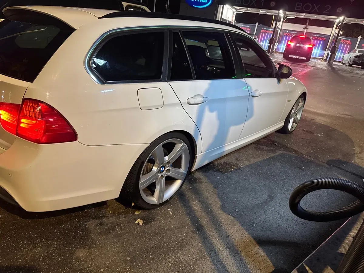 BMW 3 Series 2011 photo 3