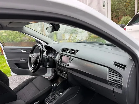 Skoda Fabia 2015 photo 4