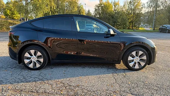 Tesla Model Y 2022 photo 2