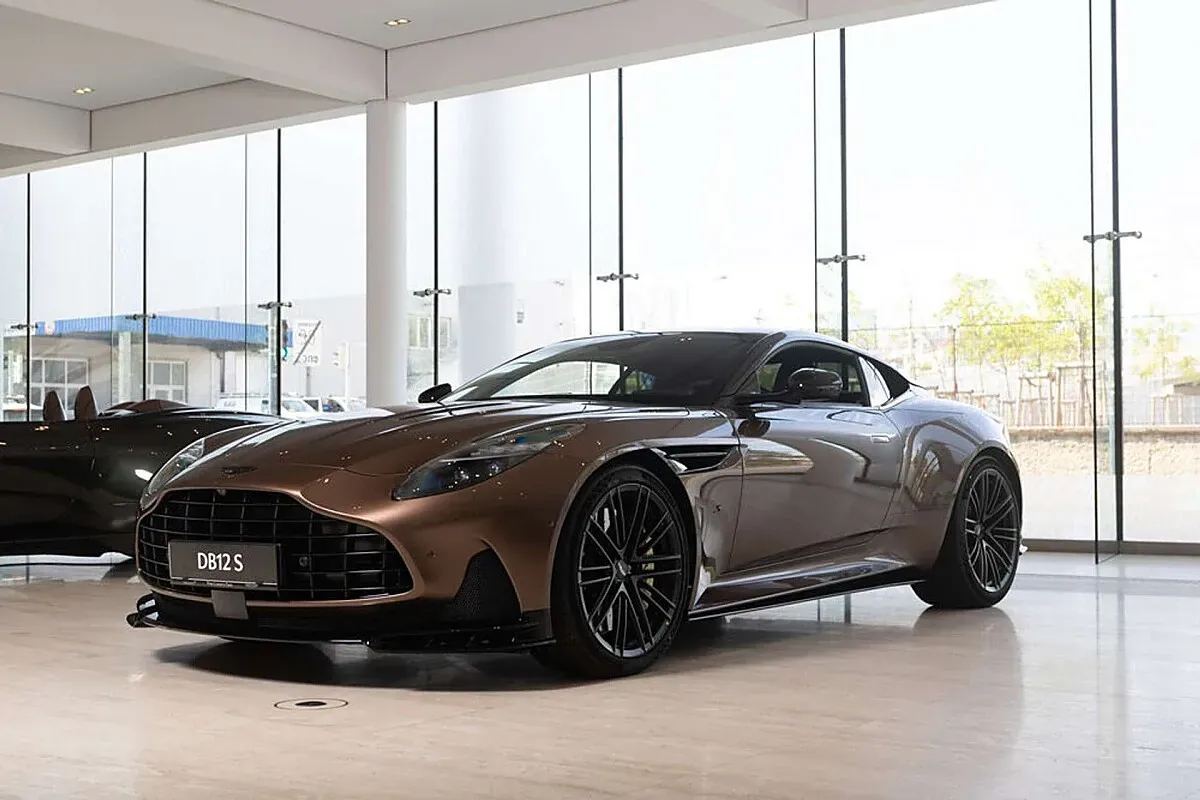 Aston Martin Db12