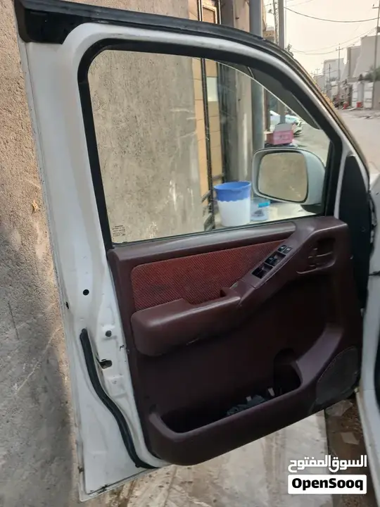 Nissan Navara 2012 photo 4