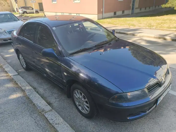 Mitsubishi Carisma 2003 photo 2