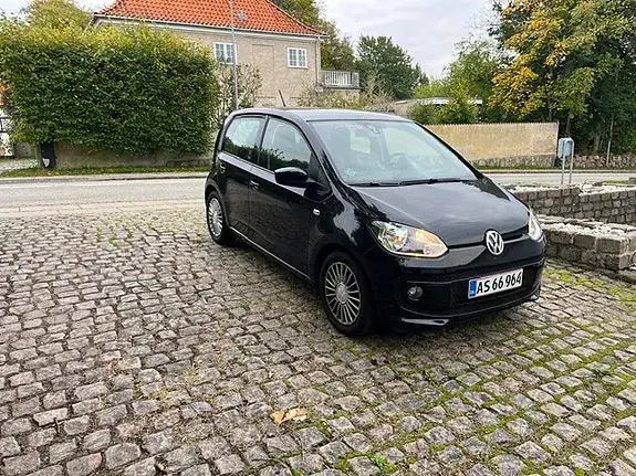 Volkswagen Up 2015 photo 2