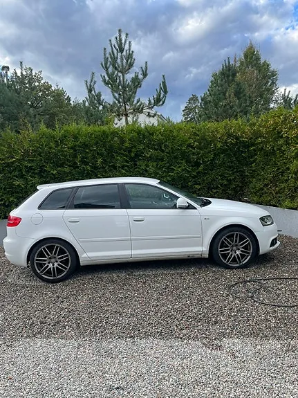 Audi A3 2010 photo 2