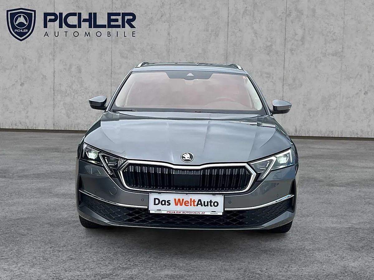 Skoda Octavia 2024 photo 2