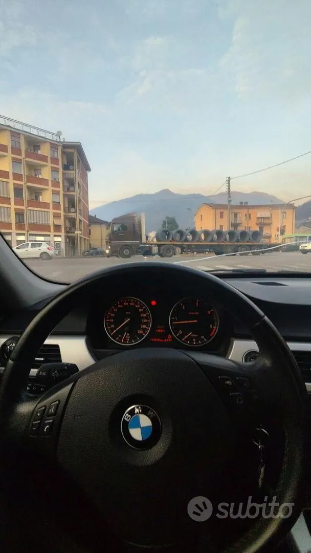 BMW 318D 2011 photo 4