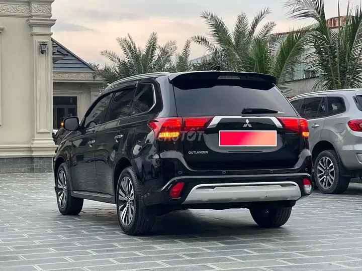 Mitsubishi Outlander 2024 photo 2
