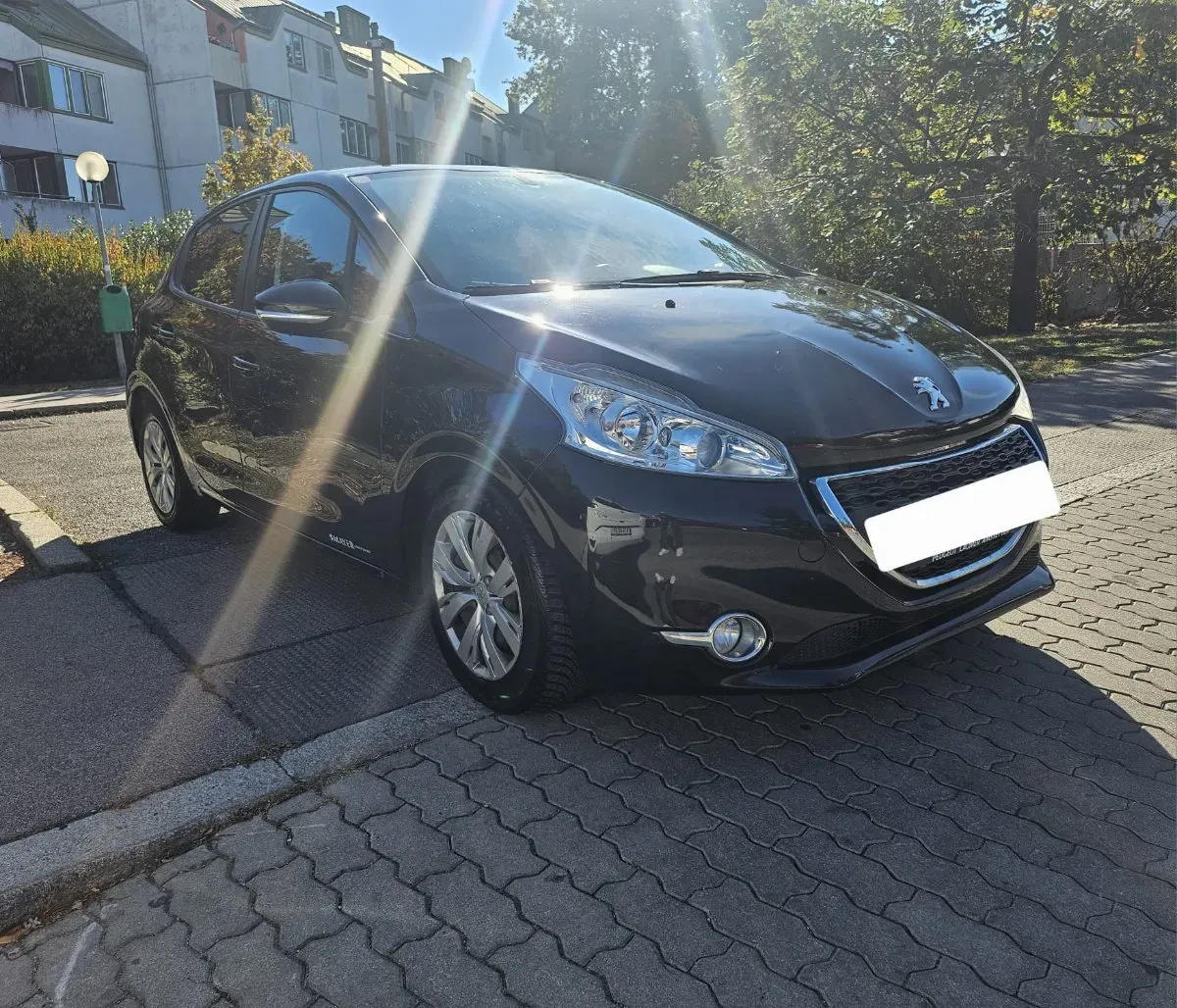 Peugeot 208 2012 photo 3
