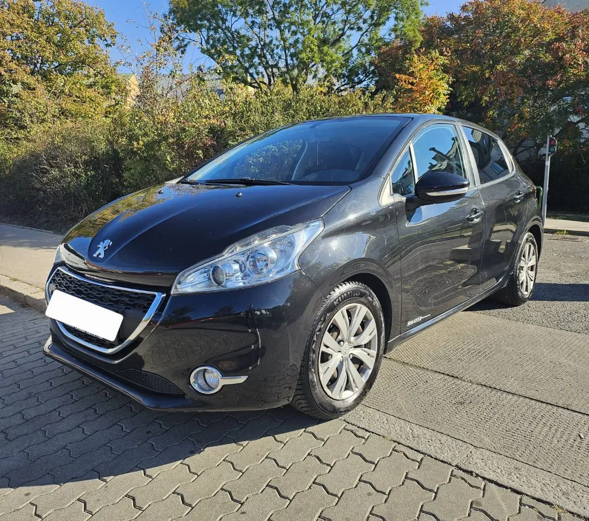 Peugeot 208 2012 photo 2