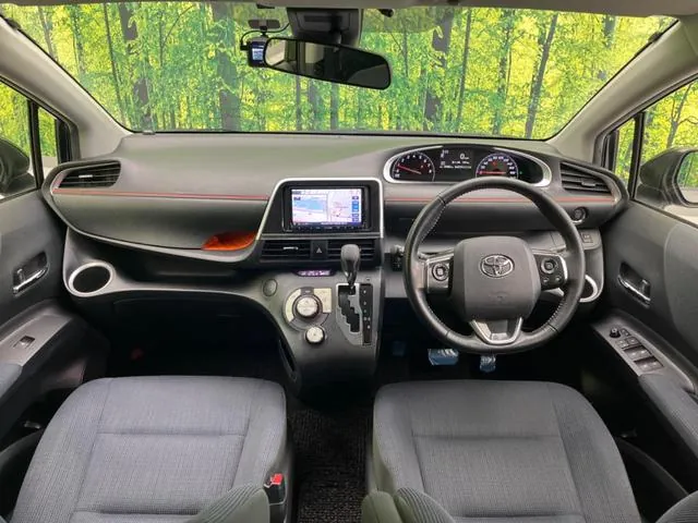 Toyota Sienta 2017 photo 2