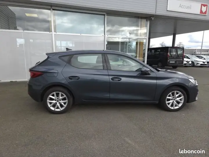 Seat Leon 2023 photo 2