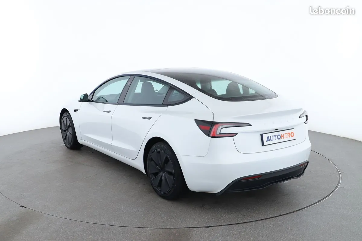 Tesla Model 3 2023 photo 2