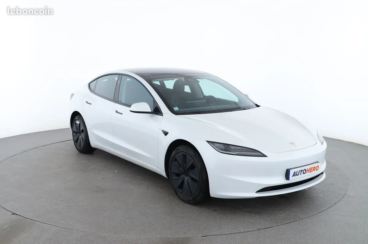 Tesla Model 3 2023 photo 4