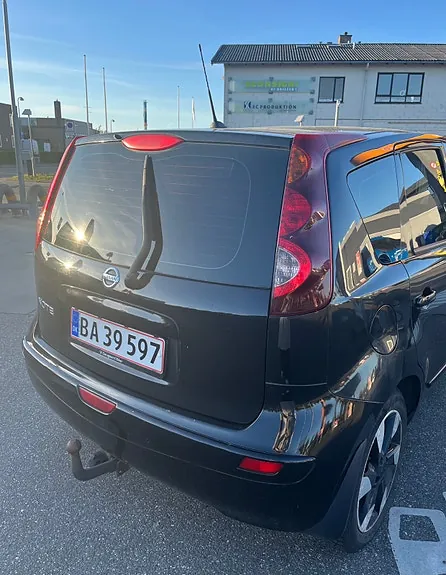 Nissan Note 2011 photo 3