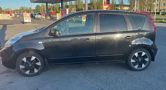 Nissan Note 2011 photo 2