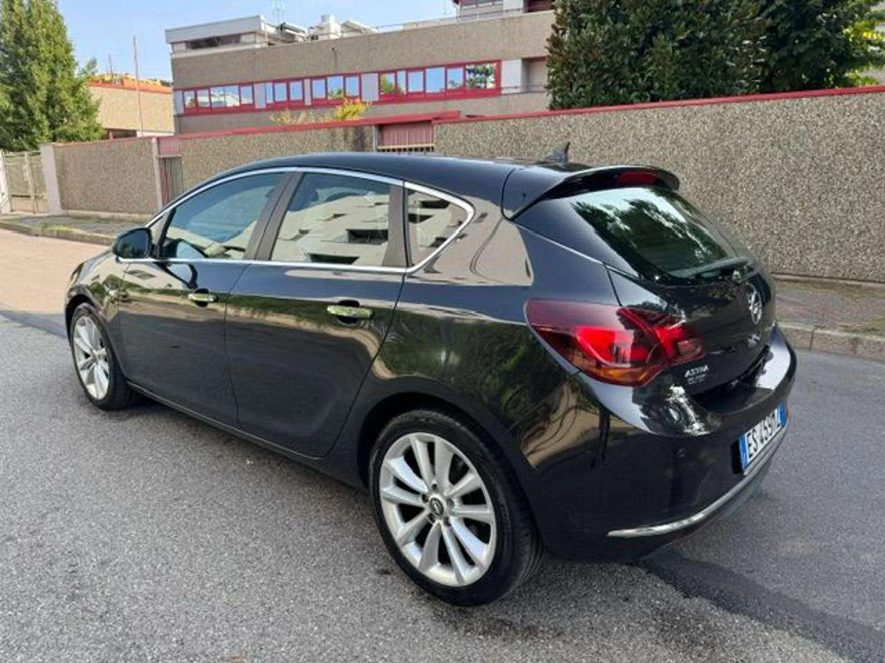 Opel Astra 2013 photo 2