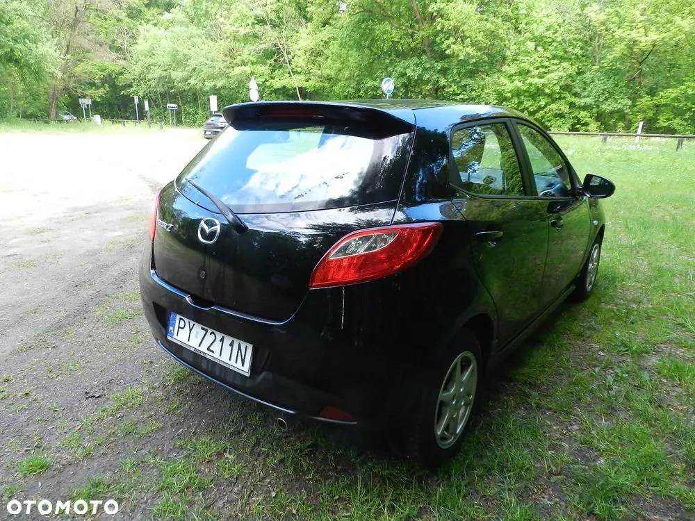 Mazda 2 2010 photo 2