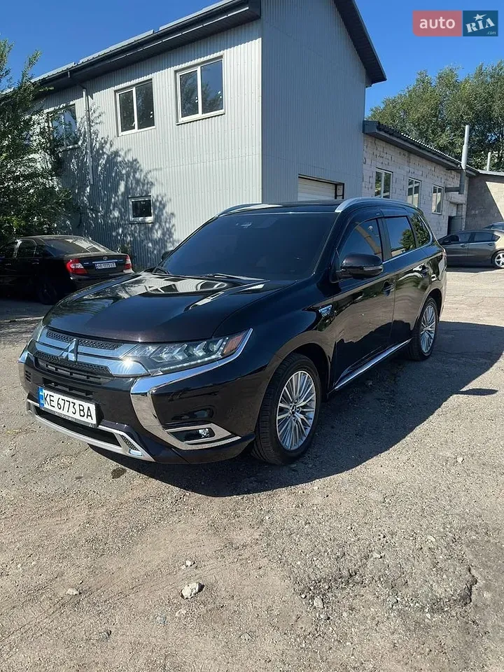 Mitsubishi Outlander 2019 photo 2