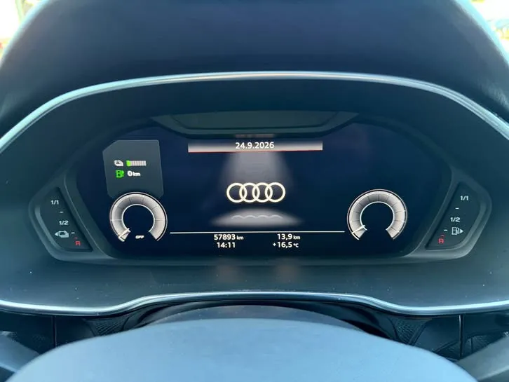 Audi Q3 2021 photo 2