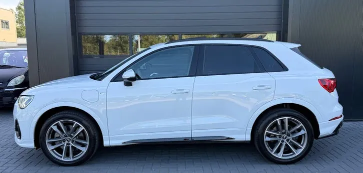 Audi Q3 2021 photo 3