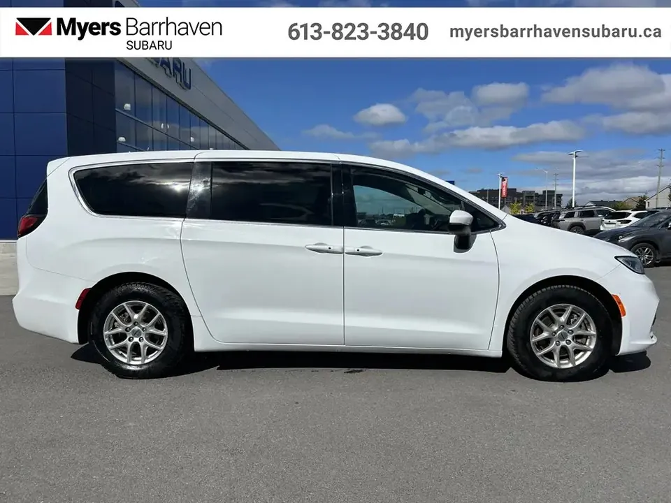 Chrysler Pacifica 2023 photo 2