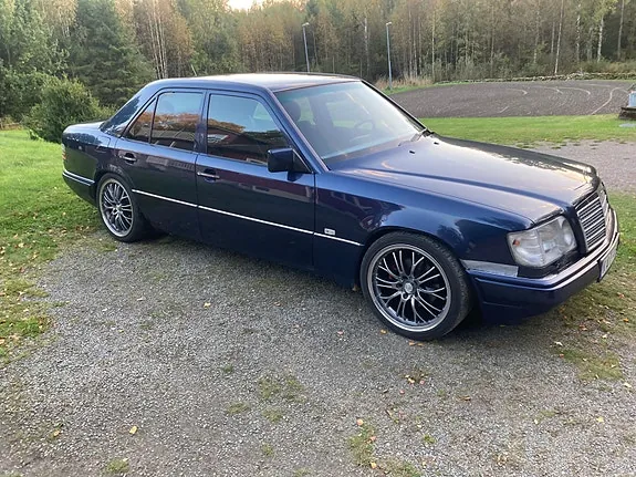 Mercedes-Benz E200