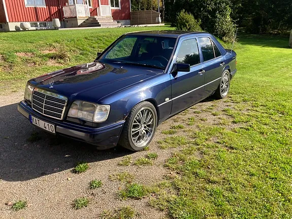 Mercedes-Benz E200 1995 photo 2