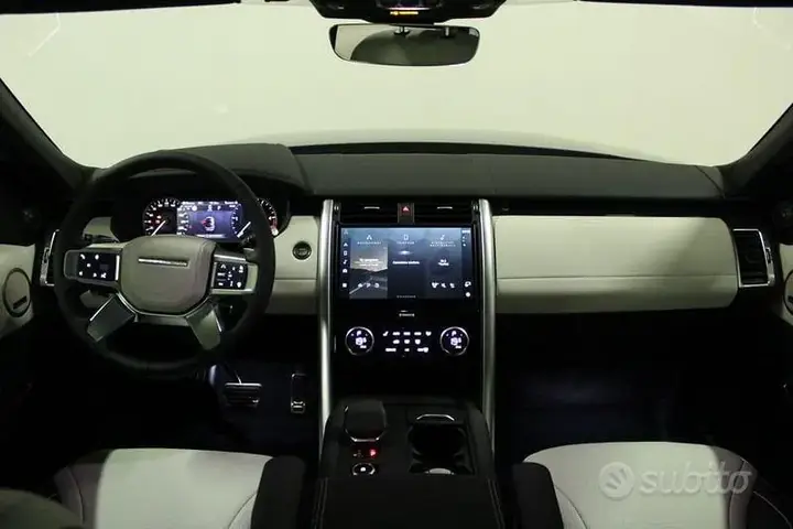 Land Rover Discovery 2023 photo 4