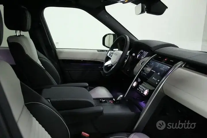 Land Rover Discovery 2023 photo 3