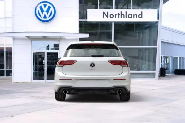 Volkswagen Golf 2025 photo 5