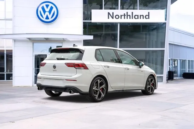 Volkswagen Golf 2025 photo 4