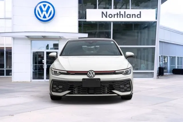 Volkswagen Golf 2025 photo 2
