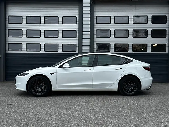 Tesla Model 3 2024 photo 2