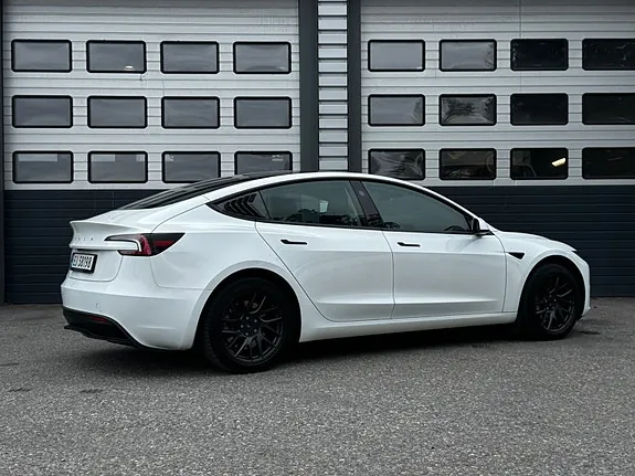 Tesla Model 3 2024 photo 4