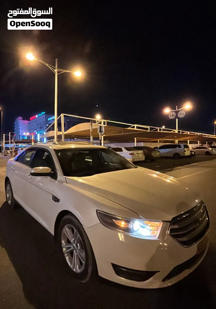 Ford Taurus 2015 photo 2
