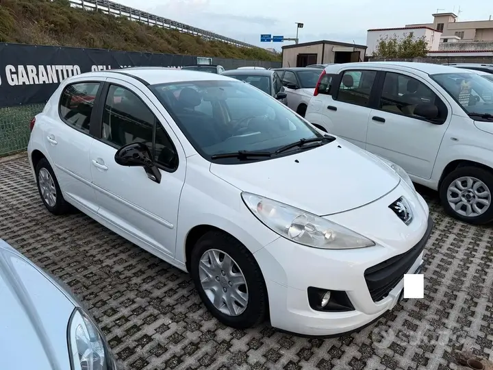 Peugeot 207 2012 photo 3