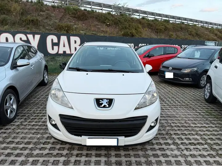 Peugeot 207 2012 photo 2