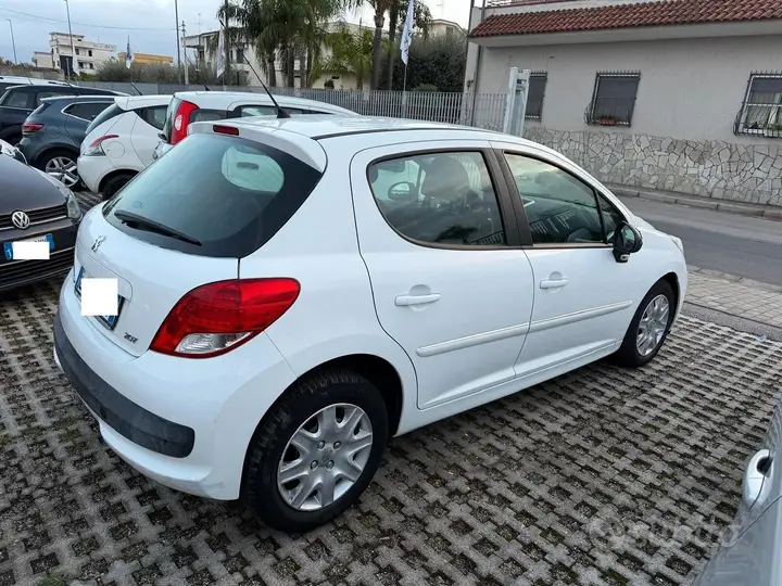 Peugeot 207 2012 photo 5