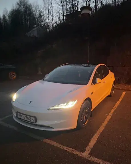 Tesla Model 3 2026 photo 3