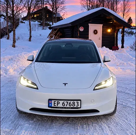 Tesla Model 3 2026 photo 4