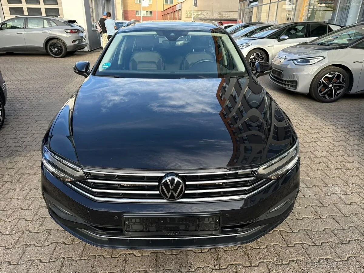 Volkswagen Passat 2022 photo 2