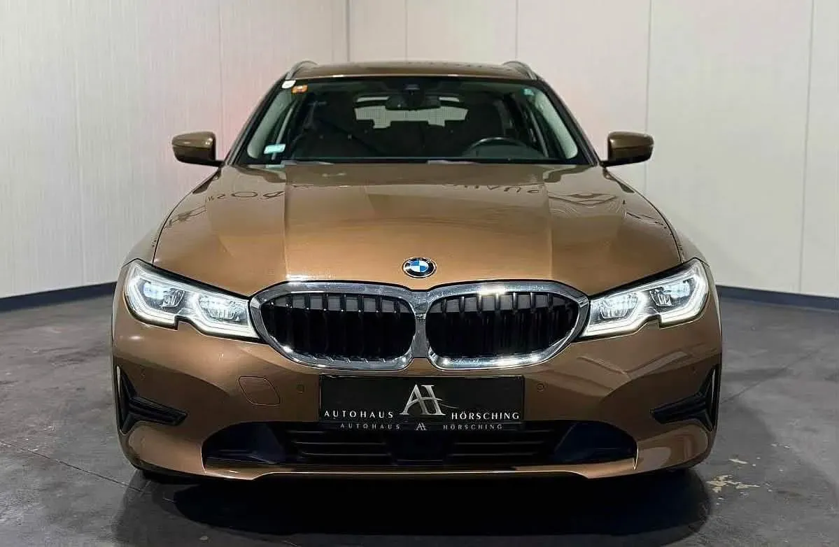 BMW 3 Series 2019 photo 2