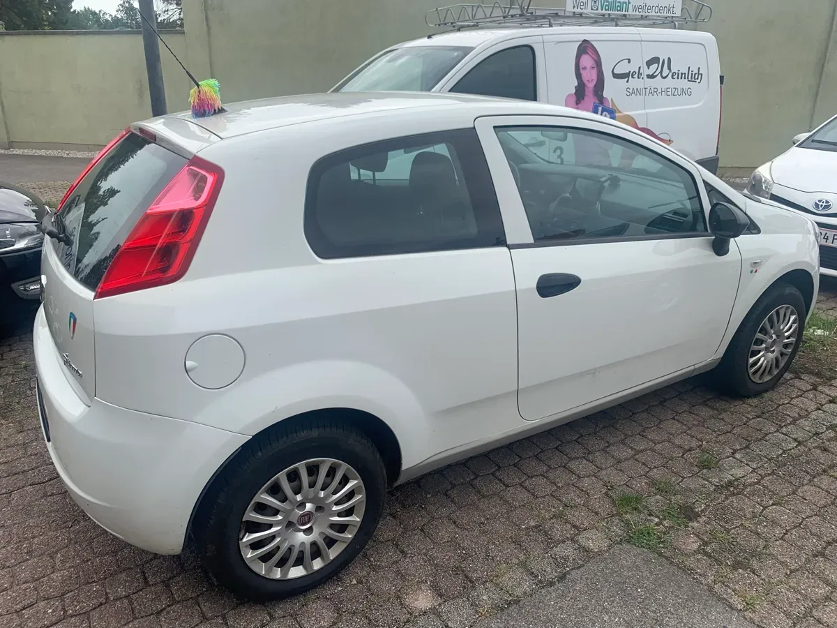 Fiat Punto 2011 photo 3