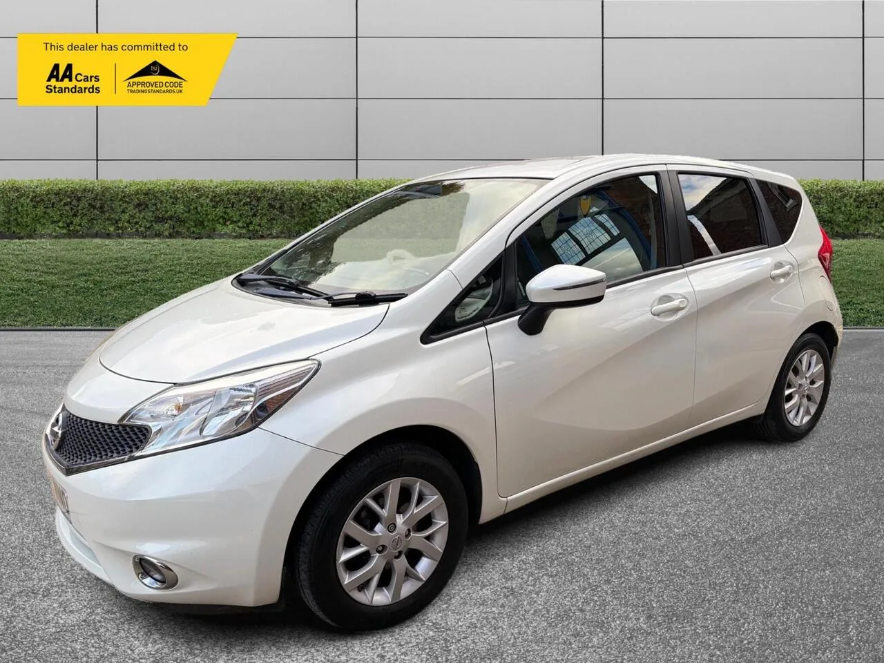 Nissan Note 2013 photo 3