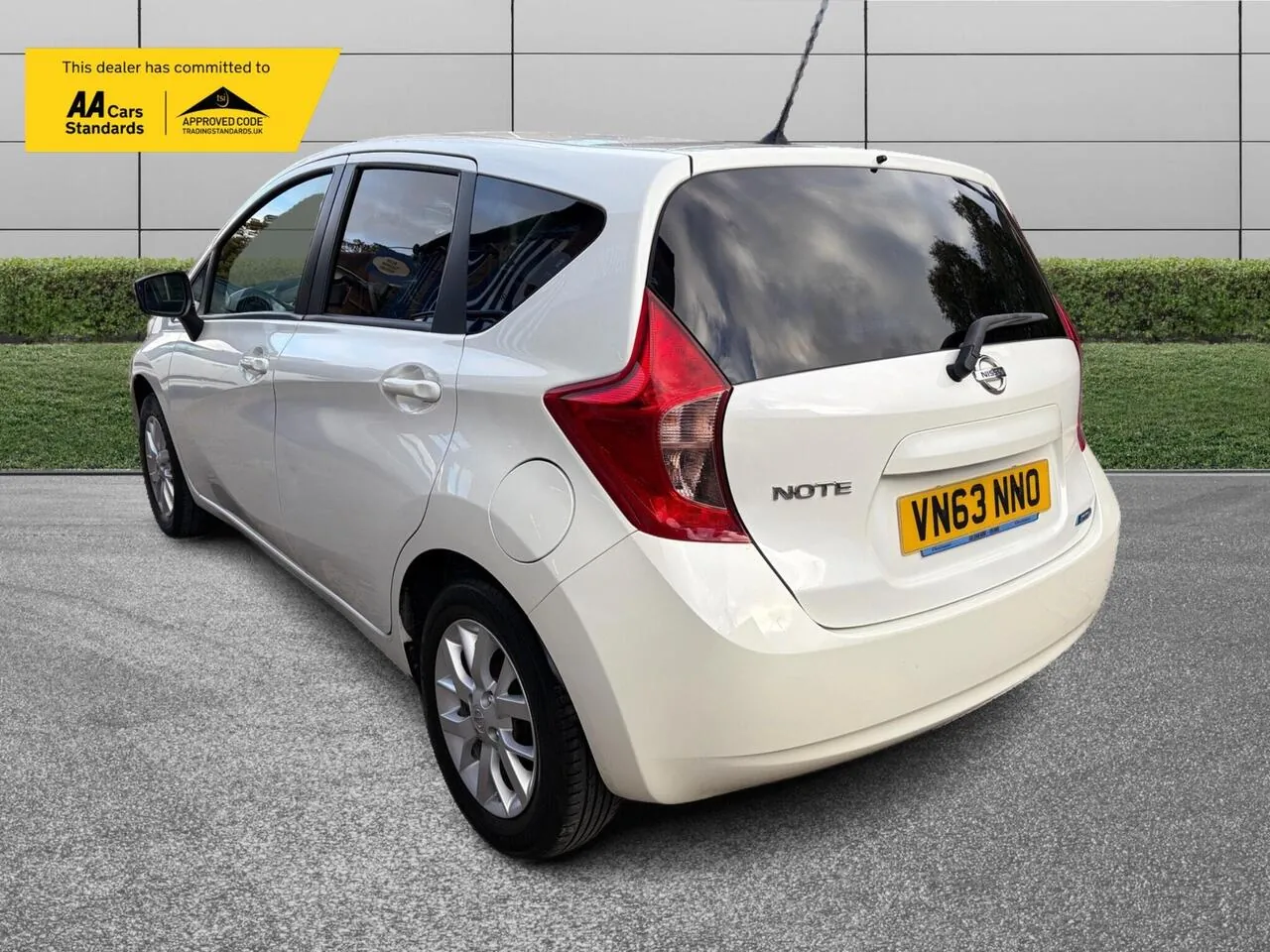 Nissan Note 2013 photo 4